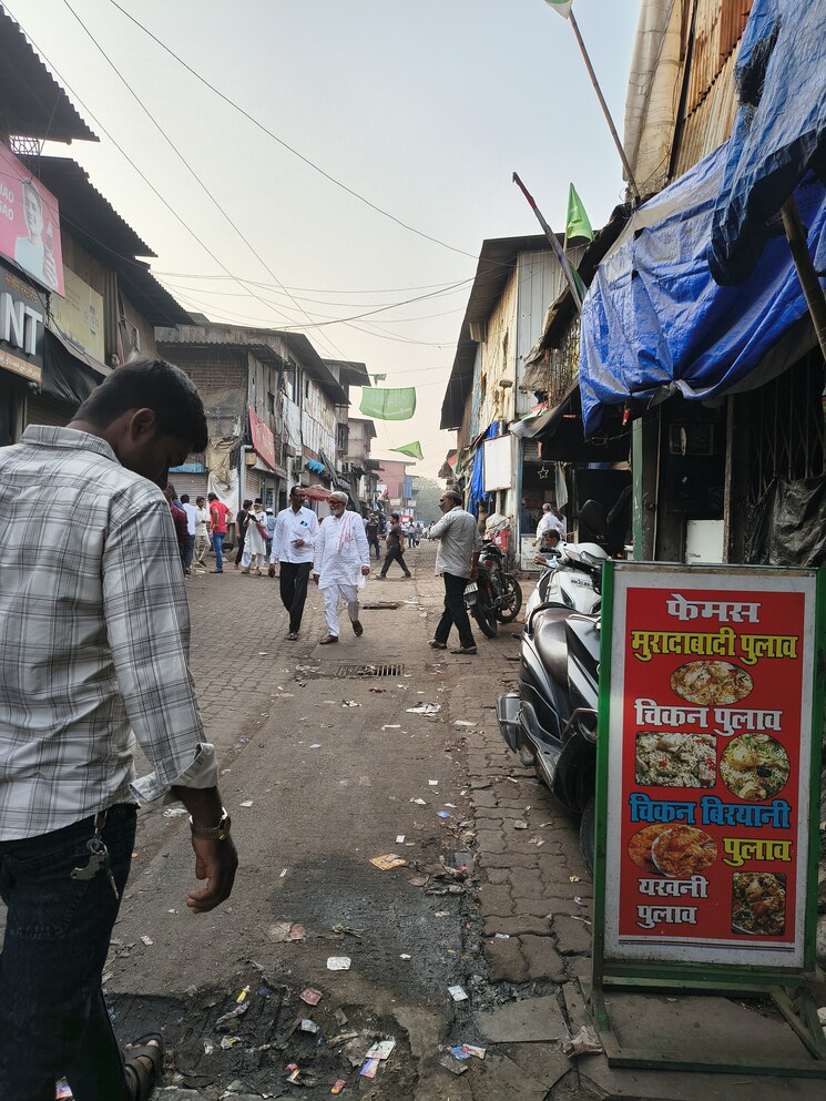 Team Area, kurla west Commercial Warehouse 1100 Sq.Yd. In Kurla West Mumbai 9540321