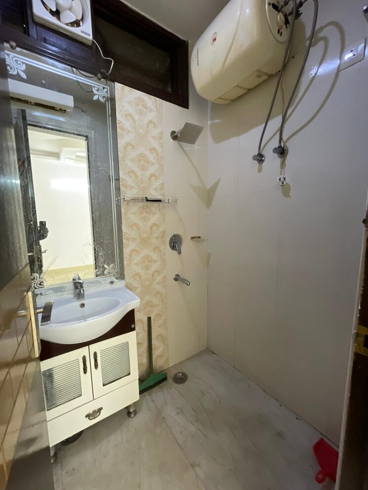 Bathroom, jangpura 2 Bedroom 900 Sq.Ft. Independent House In Jangpura Delhi 9540702