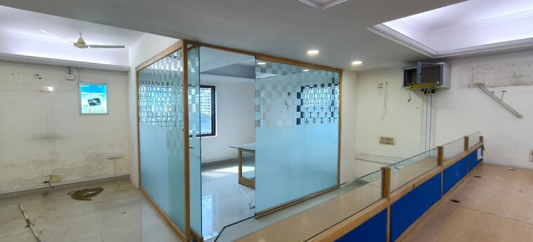 Room, mg road Commercial Office Space 14000 Sq.Ft. In Mg Road Kochi 9540698