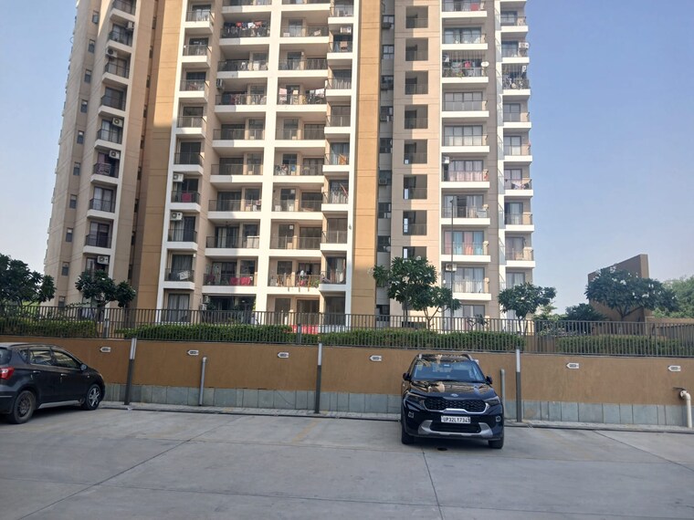  Parking, kiara-residency 2 Bedroom 1039 Sq.Ft. Apartment In Sushant Golf City Lucknow 9540958