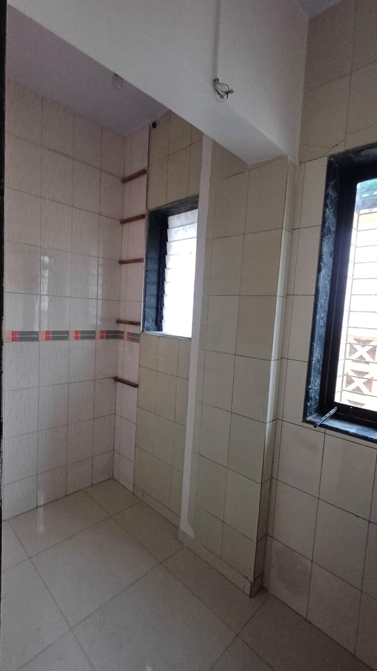 Bathroom, naupada 2 Bedroom 700 Sq.Ft. Apartment In Naupada Thane 9540986