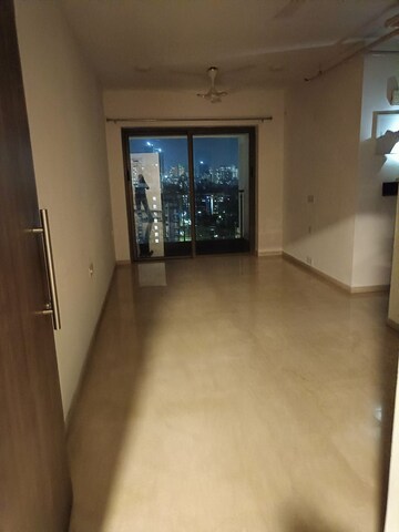 Room in 2 BHK Apartment at Kalpataru Paramount, Kapur Bawdi – for Rent