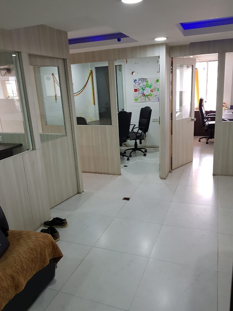 Team Area, alkapuri Commercial Office Space 1500 Sq.Ft. In Alkapuri Vadodara 9541069