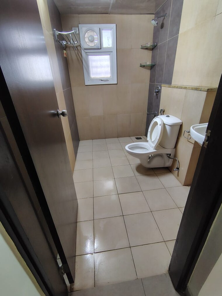 Bathroom, prestige-park-view 3 Bedroom 1831 Sq.Ft. Apartment In Whitefield Bangalore 9541083