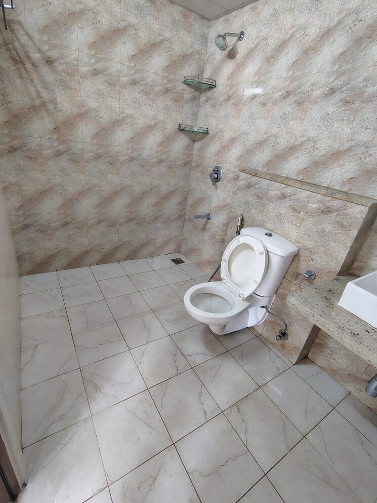 Bathroom, prestige-park-view 3 Bedroom 1831 Sq.Ft. Apartment In Whitefield Bangalore 9541083