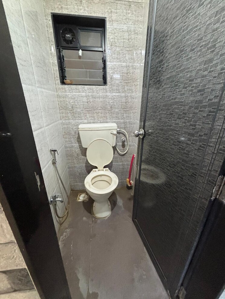 Bathroom, sahayog-complex 1 Bedroom 600 Sq.Ft. Apartment In Manpada Thane 9541144