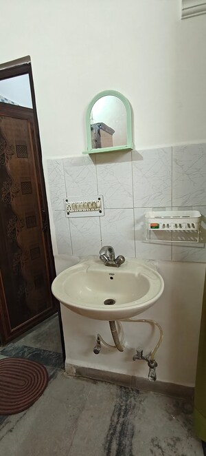 Bathroom in 1 BHK Builder Floor at Mayur Vihar 1 – for Rent