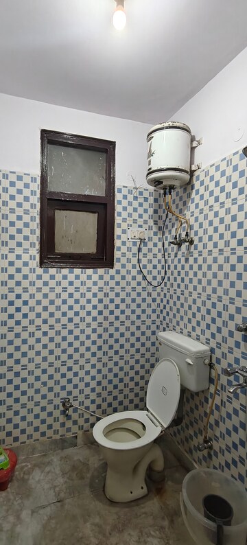Bathroom in 1 BHK Builder Floor at Mayur Vihar Phase 1 – for Rent