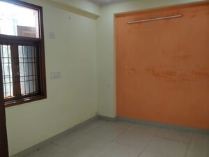 Room in 2 BHK Builder Floor at Mayur Vihar 1 – for Rent