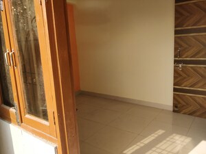 Room in 2 BHK Builder Floor at Mayur Vihar 1 – for Rent