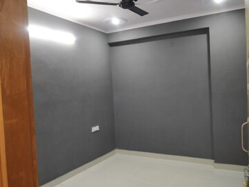 Room in 2 BHK Builder Floor at Mayur Vihar Phase 1 – for Rent
