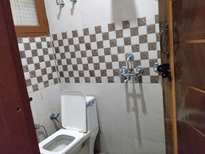 Bathroom in 2 BHK Builder Floor at Mayur Vihar 1 – for Rent