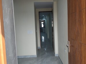 Room in 2 BHK Builder Floor at Mayur Vihar 1 – for Rent