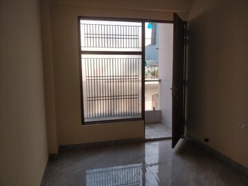 Room in 2 BHK Builder Floor at Mayur Vihar Phase 1 – for Rent