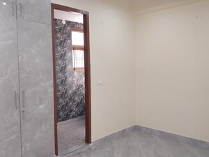 Room in 3 BHK Builder Floor at Mayur Vihar Phase 1 – for Rent