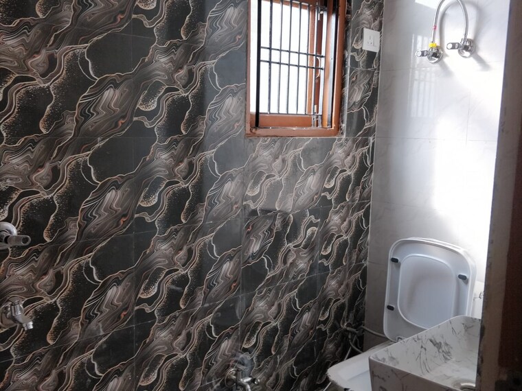 Balcony, mayur vihar phase 1 3 Bedroom 900 Sq.Ft. Builder Floor In Mayur Vihar Phase 1 Delhi 9541184