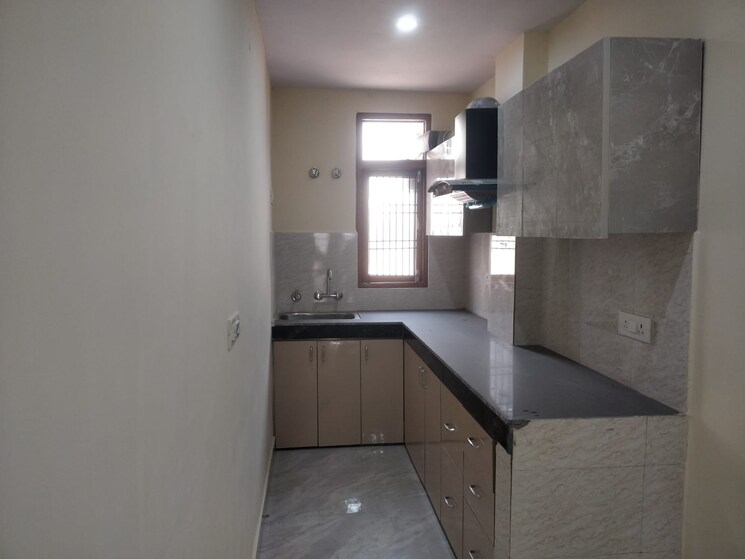 Kitchen, mayur vihar phase 1 3 Bedroom 900 Sq.Ft. Builder Floor In Mayur Vihar Phase 1 Delhi 9541184