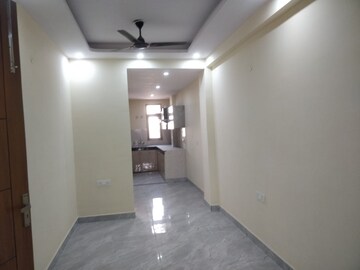 Room in 3 BHK Builder Floor at Mayur Vihar Phase 1 – for Rent