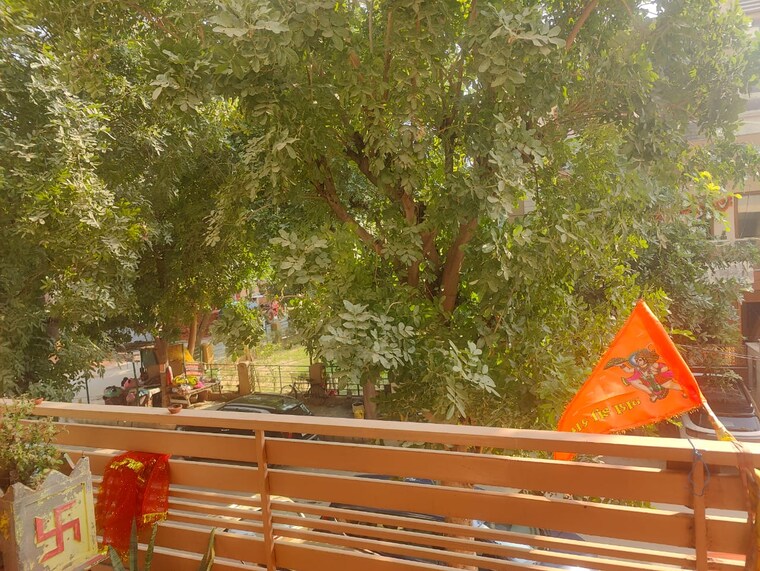 Balcony, parklands 3 Bedroom 250 Sq.Yd. Builder Floor In Sector 85 Faridabad 9541229