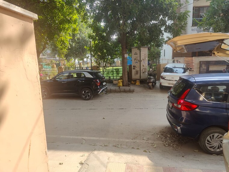  Parking, parklands 3 Bedroom 250 Sq.Yd. Builder Floor In Sector 85 Faridabad 9541229