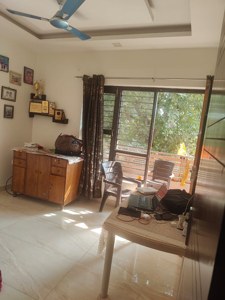 Living Room, parklands 3 Bedroom 250 Sq.Yd. Builder Floor In Sector 85 Faridabad 9541229