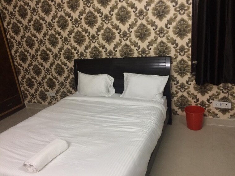 Bedroom, sector 3 6 Bedroom 1500 Sq.Ft. Independent House In Sector 3 Faridabad 9541232