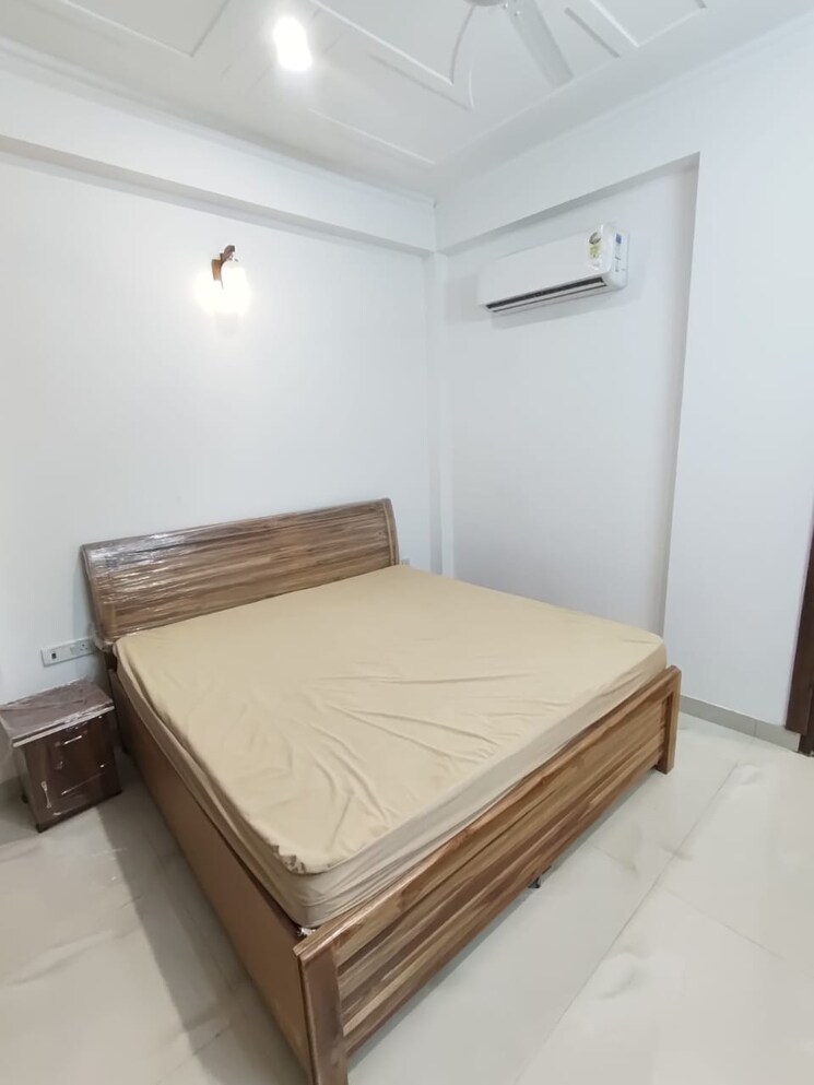 Bedroom, sector 25 3 Bedroom 250 Sq.Yd. Builder Floor In Sector 25 Gurgaon 9541236