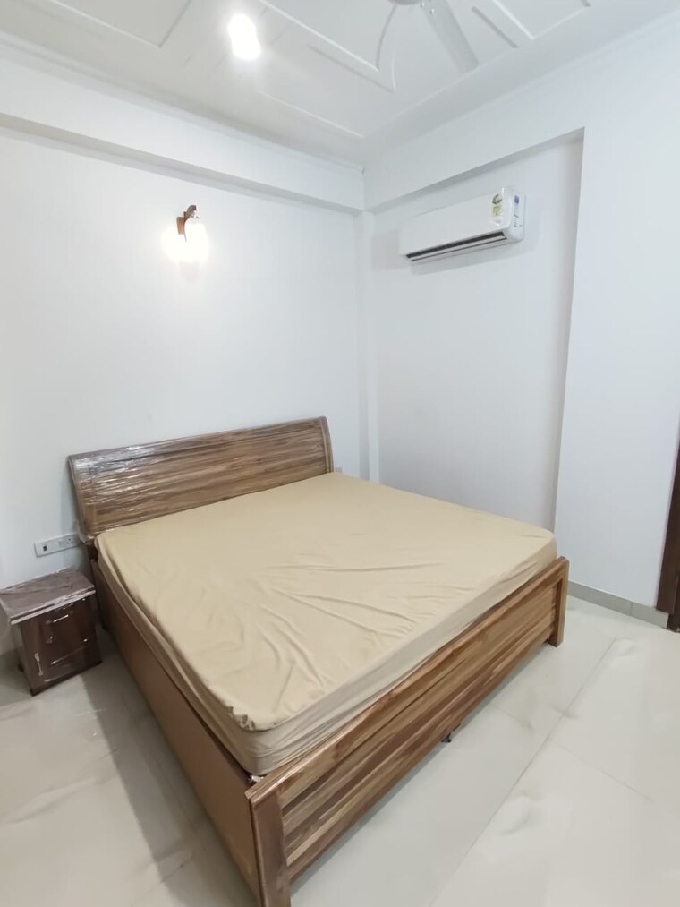 Bedroom, sector 25 3 Bedroom 250 Sq.Yd. Builder Floor In Sector 25 Gurgaon 9541236