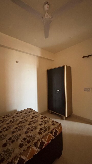 Room in 2 BHK Apartment at Conscient Habitat, Sector 99a – for Rent