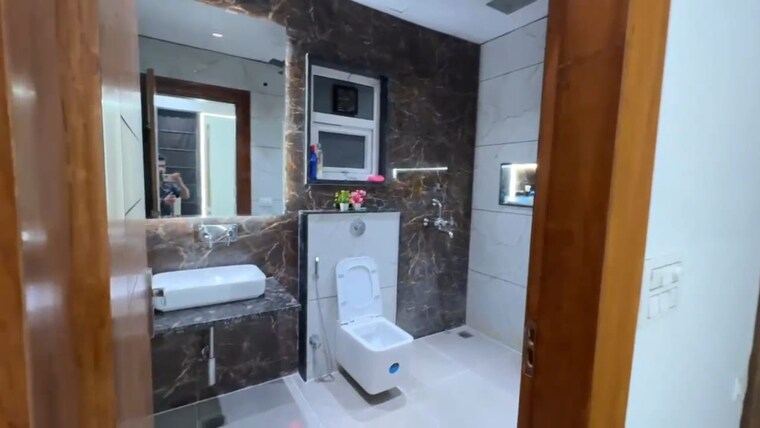 Attached Bathroom, sector 4 wave city 6+ Bedroom 362 Sq.Yd. Villa In Sector 4 Wave City Ghaziabad 9541411