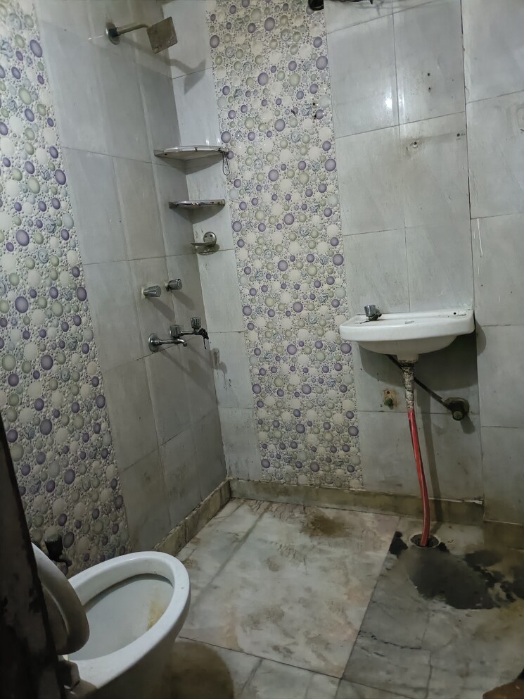 Bathroom, new ashok nagar 2 Bedroom 600 Sq.Ft. Builder Floor In New Ashok Nagar Delhi 9541417