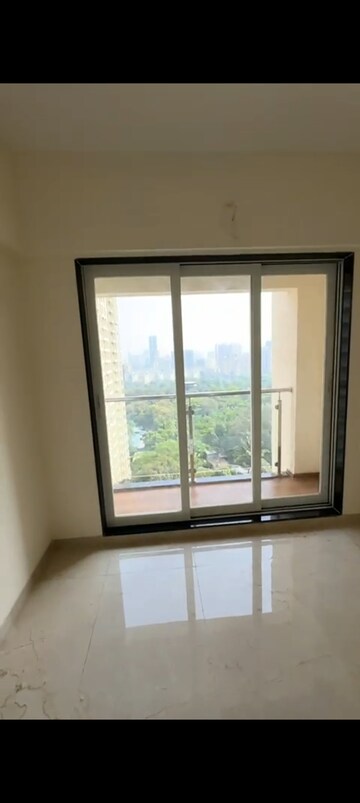 Room in 4 BHK Apartment at Mahavir Square, Manpada – for Rent