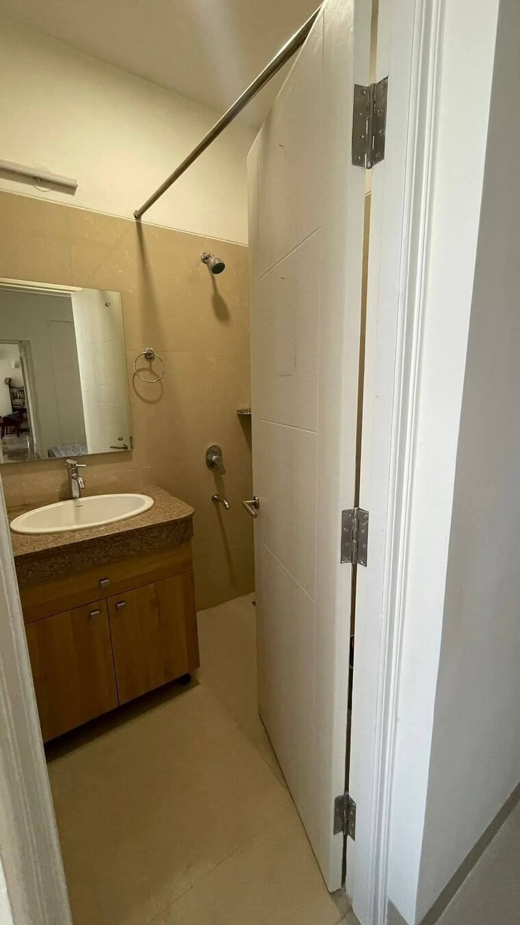 Bathroom, emaar-gurgaon-greens 3 Bedroom 1650 Sq.Ft. Apartment In Sector 102 Gurgaon 9541438