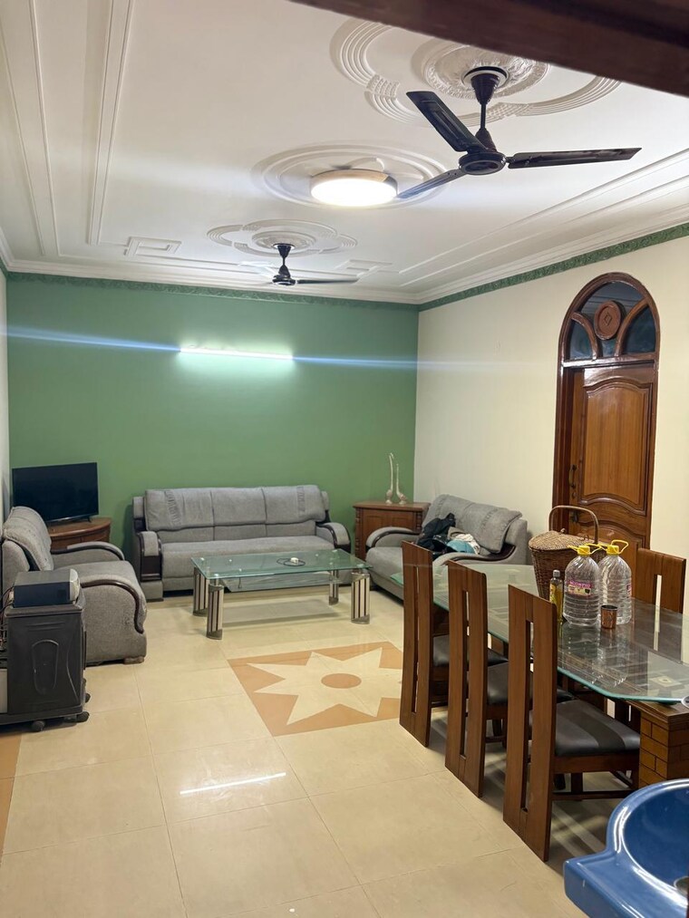 Living Room, everest-apartments-rwa 2 Bedroom 892 Sq.Ft. Apartment In Kalkaji Delhi 9541505