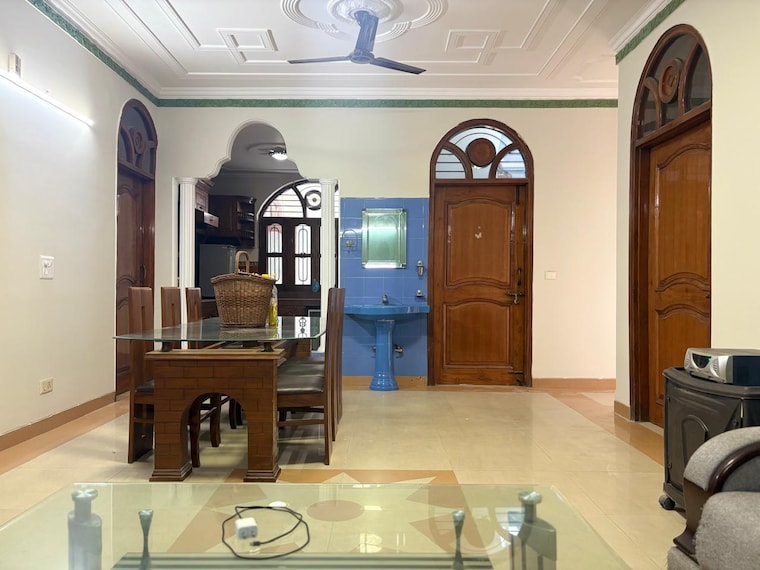 Living Room, everest-apartments-rwa 2 Bedroom 896 Sq.Ft. Apartment In Kalkaji Delhi 9541507