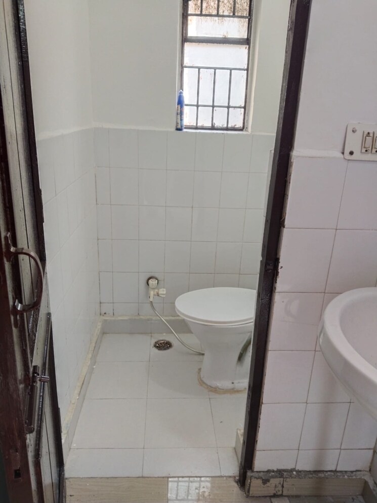 Bathroom, dda-residential-flats-sector-xiii 2 Bedroom 366 Sq.Ft. Apartment In Sector 13 Dwarka Delhi 9541603