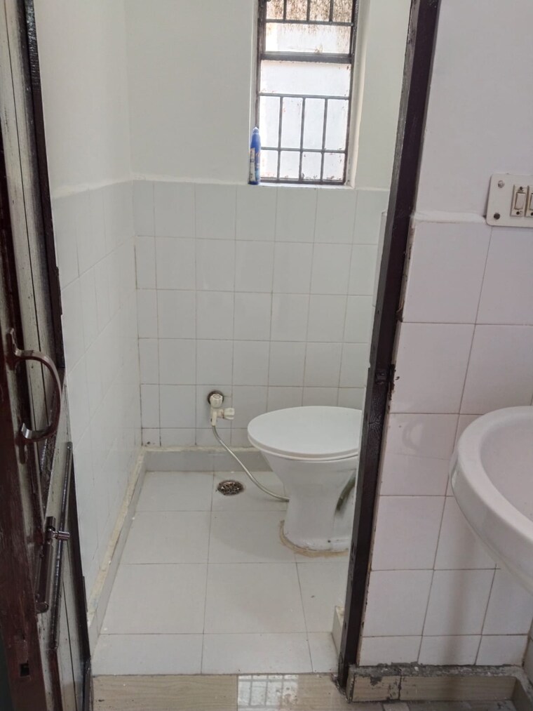Bathroom, dda-residential-flats-sector-xiii 2 Bedroom 366 Sq.Ft. Apartment In Sector 13 Dwarka Delhi 9541603