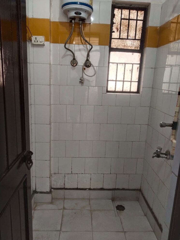 Bathroom, dda-residential-flats-sector-xiii 2 Bedroom 366 Sq.Ft. Apartment In Sector 13 Dwarka Delhi 9541603