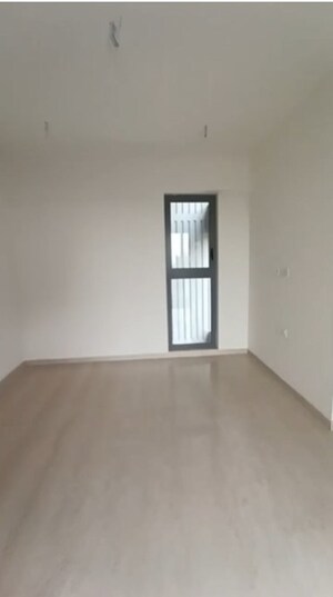 Bedroom in 2.5 BHK Apartment at New Cuffe Parade, Wadala – for Rent