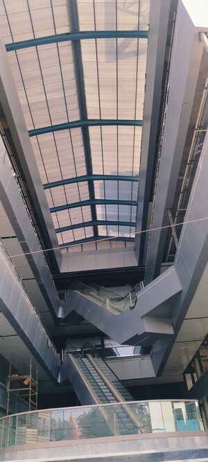 Staircase in  Shop at SKA Arcadia, Wave City – for Sale