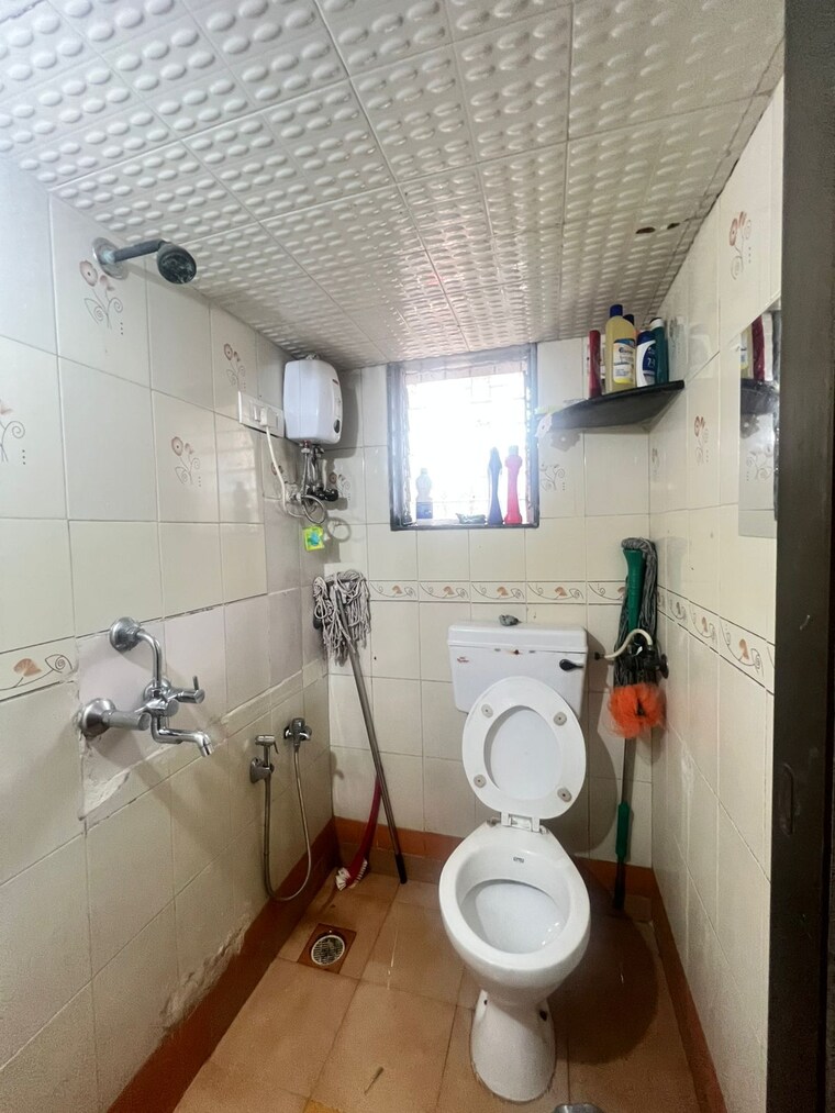 Bathroom, shivaji-raje-complex 1 Bedroom 400 Sq.Ft. Apartment In Kandivali West Mumbai 9542053