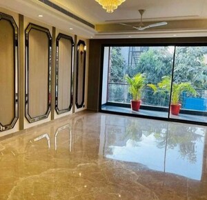 Room in 4 BHK Builder Floor at Dlf Phase I – for Sale