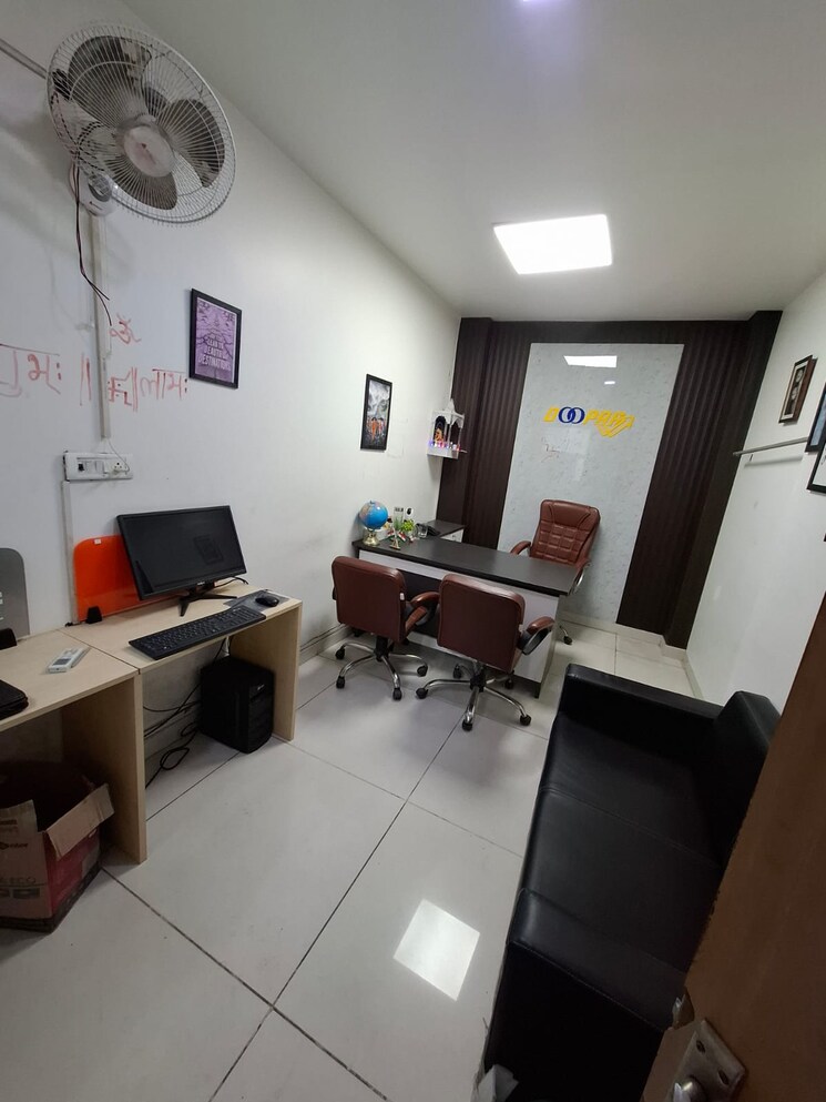 Team Area, sector 27 Commercial Office Space in IT/SEZ 500 Sq.Ft. In Sector 27 Noida 9542076