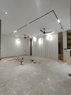 Room in 3 BHK Builder Floor at Sector 52 – for Sale