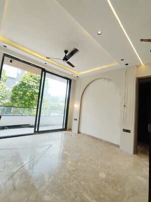 Room in 3 BHK Builder Floor at Sector 52 – for Sale