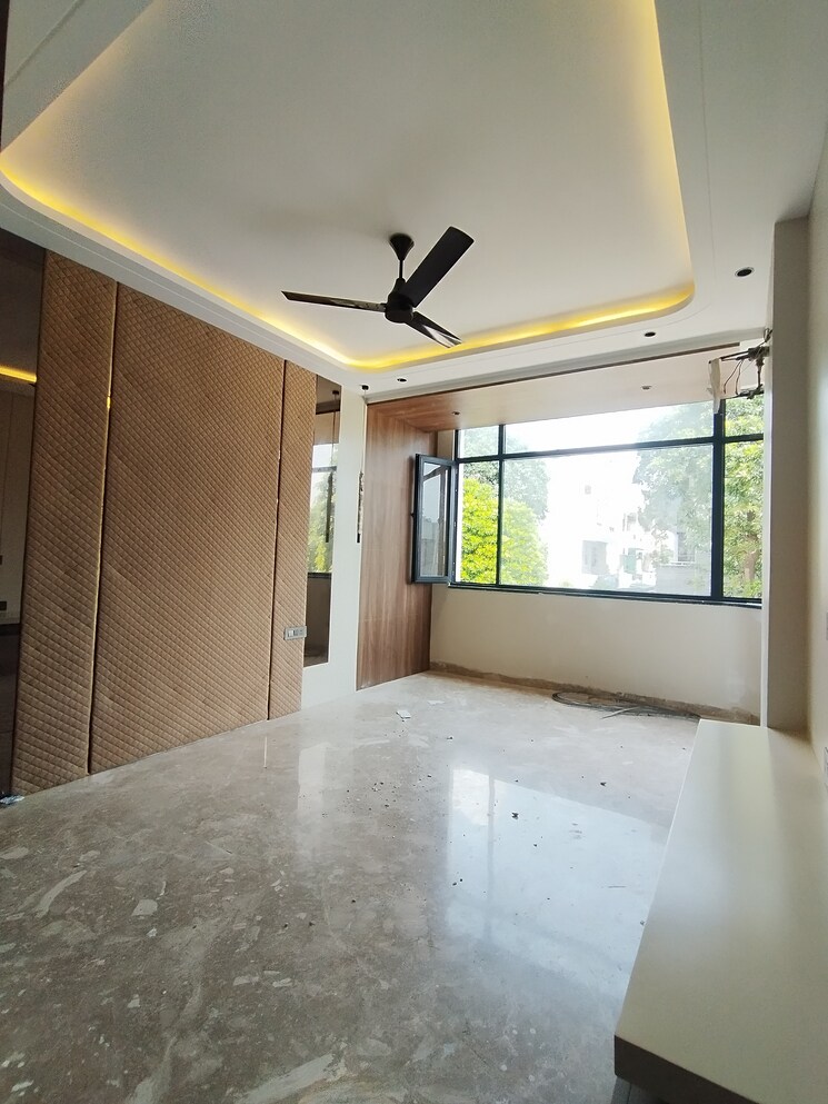 Room, sector 52 3 Bedroom 1850 Sq.Ft. Builder Floor In Sector 52 Gurgaon 9542146