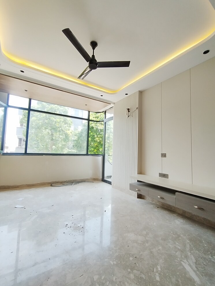 Room, sector 52 3 Bedroom 1850 Sq.Ft. Builder Floor In Sector 52 Gurgaon 9542146