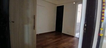 Room in 3 BHK Builder Floor at Signature Global Park 4 and 5, Sohna Sector 36 – for Rent