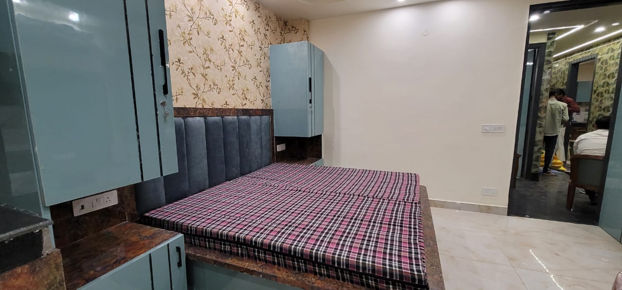 1 RkBuilder Floor For Rent in DLF City Phase III