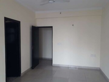 Room in 2.5 BHK Apartment at Parwani Jai Vilas, Bapu Nagar – for Rent